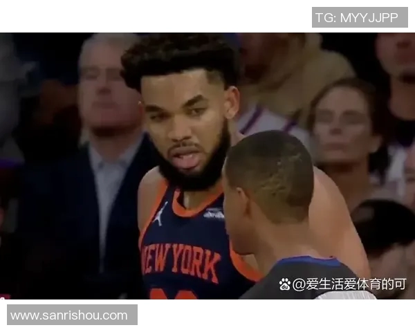 尼克斯队艰难战胜骑士队，展现顽强斗志与实力