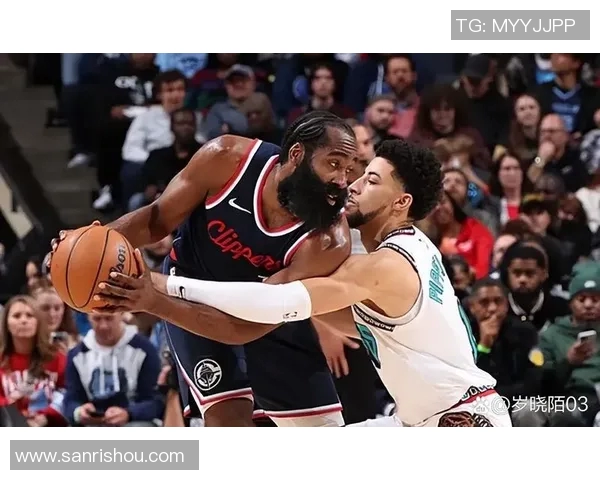 哈登成为本赛季第二位砍下三双的球员，火箭胜独行侠